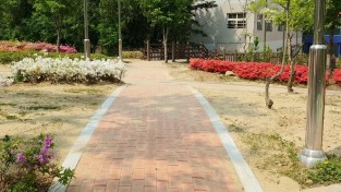 (사진) 7-1 죽전어린이공원 내 대지초등학교 통학계단 진입 부분.jpg