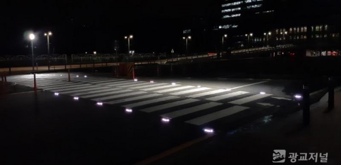 용인시청 역 앞 측면 사진.jpg