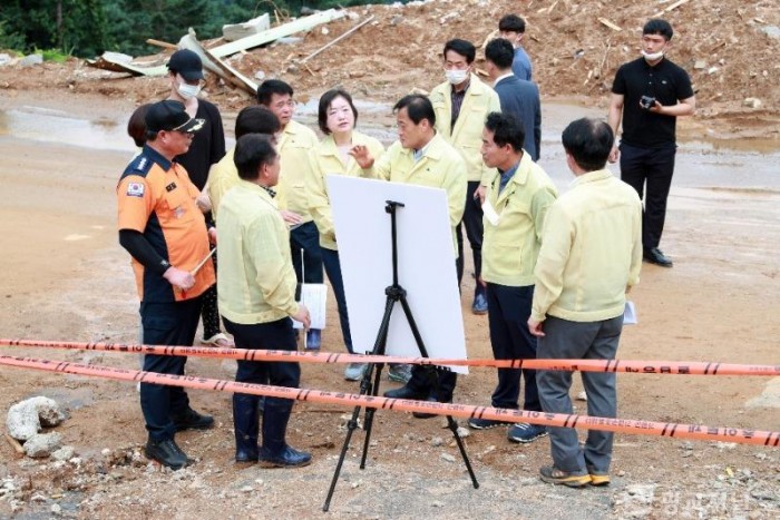 200812 장현국 의장, 경기북부 주요 침수피해 현장점검 실시사진(가평1).jpg
