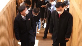 201104 남종섭 의원, 공세초등학교 행복나무정원 개장식 참석.jpg