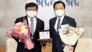 201216 박관열 의원, 제5회 경기의정대상 예산절감 부문 대상 수상.jpg