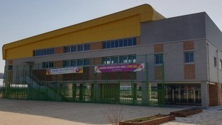 지난 1월 완공된 남촌초등학교 실내체육관 모습.jpg