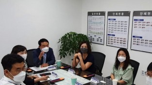 기흥구가 3일 나산초등학교와 보라중·고등학교 통학로 개선사업을 위해 주민설명회를 개최하고 주민들의 의견을 수렴했다..jpg