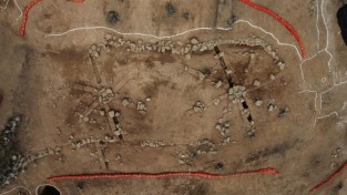 4-3. 할미산성 발굴조사에서 확인된 다각형건물지.JPG