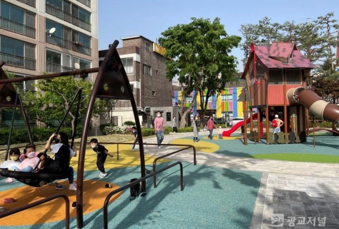 4-2. 기흥구 상갈동 어린이공원에서 어린이들이 놀고 있는 모습.jpg