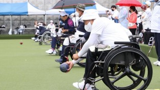 10-4. 경기도장애인체육대회 사전경기로 론볼 경기가 진행되고 있다.jpg