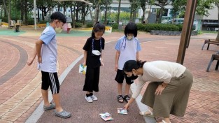 3. 처인구 유림동 행복마을관리소가 전통 놀이 체험으로 아이들에게 즐거운 추억을 선물했다..jpg