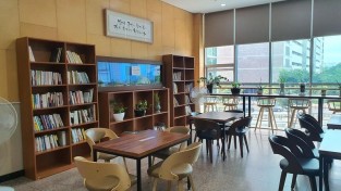 8. 220915_죽전2동 주민자치센터 로비에 작은 도서관 생겼다_사진.jpg