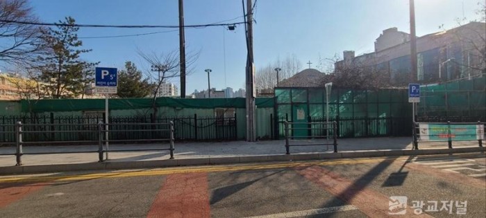 8. 기흥구가 구성초등학교 승하차구역을 새로 설치했다..jpg