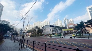 1-2. 오는 2025년 전선지중화 사업 착공이 계획된 상현초등학교 삼거리 인근 모습.jpg