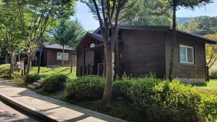 2-2. 용인자연휴양림 숙소동 가마골 모습.jpg