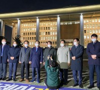 김기준 의장, 지방자치법 전부개정안 국회 통과 기념 기자회견 참석